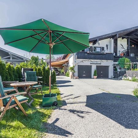 Zwischen Chiemsee Und Bergen Ug Bernau am Chiemsee Buitenkant foto