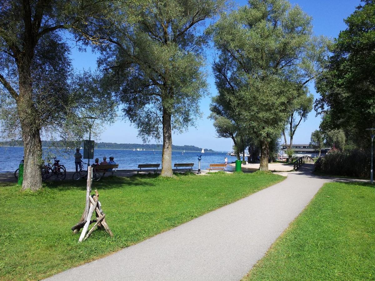 Zwischen Chiemsee Und Bergen Ug Bernau am Chiemsee Buitenkant foto