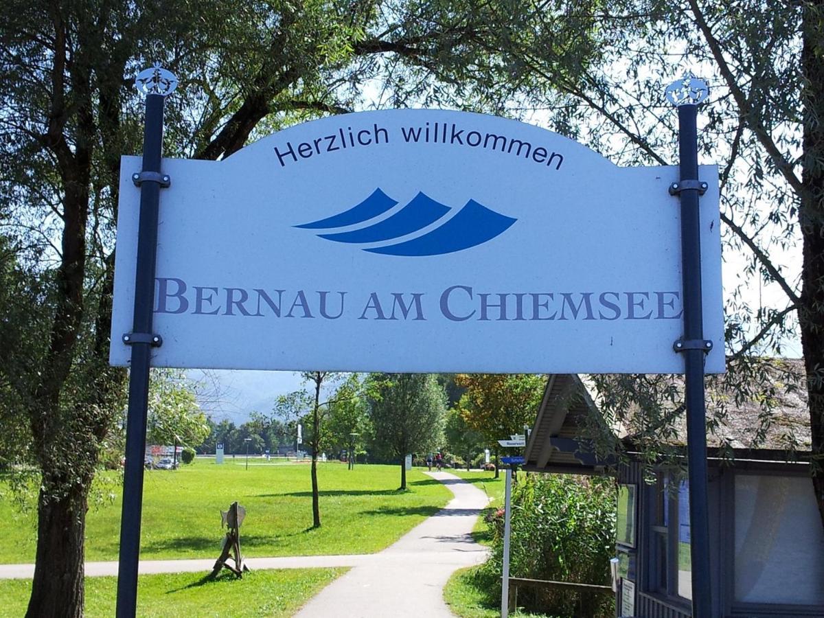 Zwischen Chiemsee Und Bergen Ug Bernau am Chiemsee Buitenkant foto