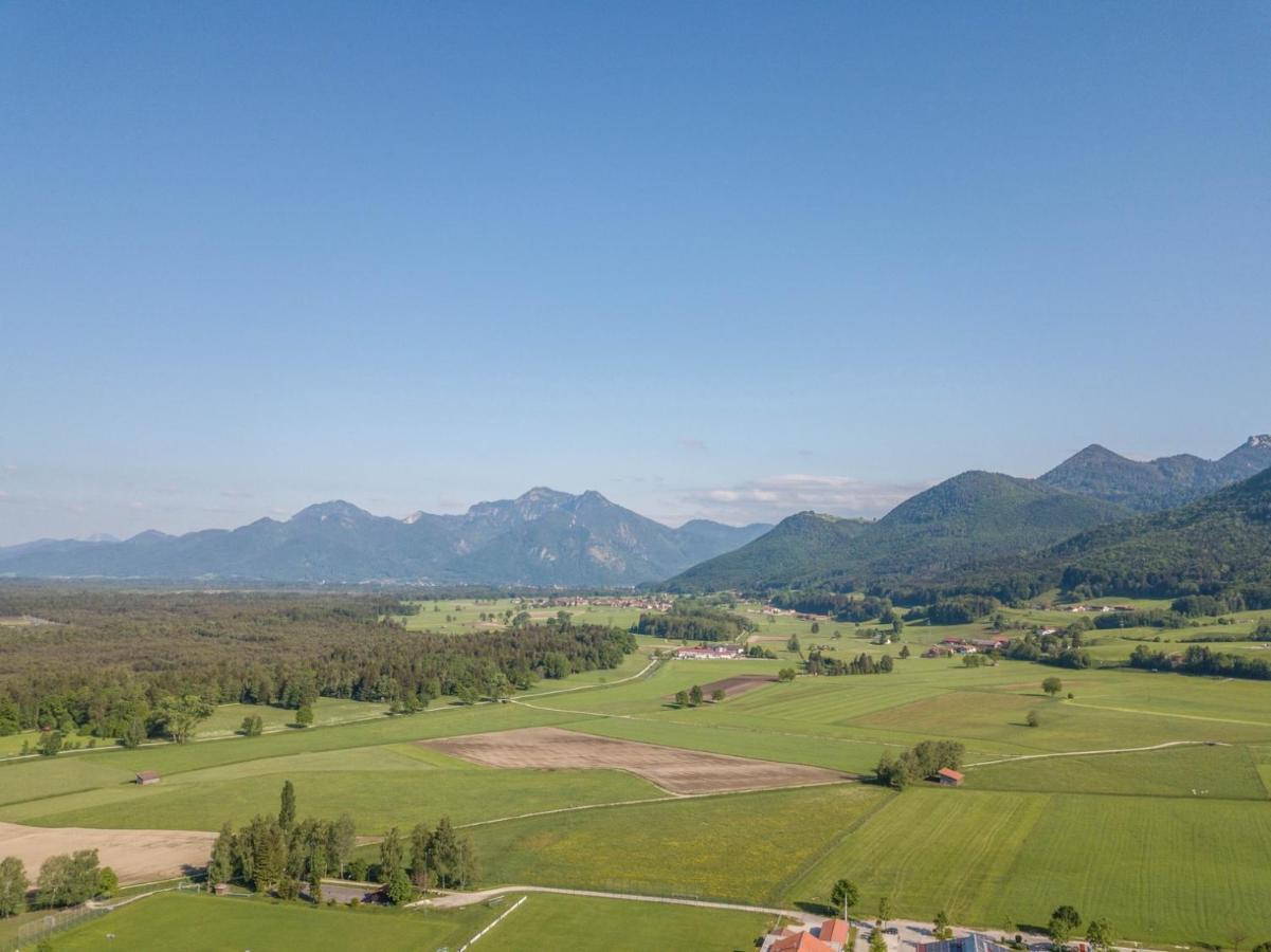 Zwischen Chiemsee Und Bergen Ug Bernau am Chiemsee Buitenkant foto