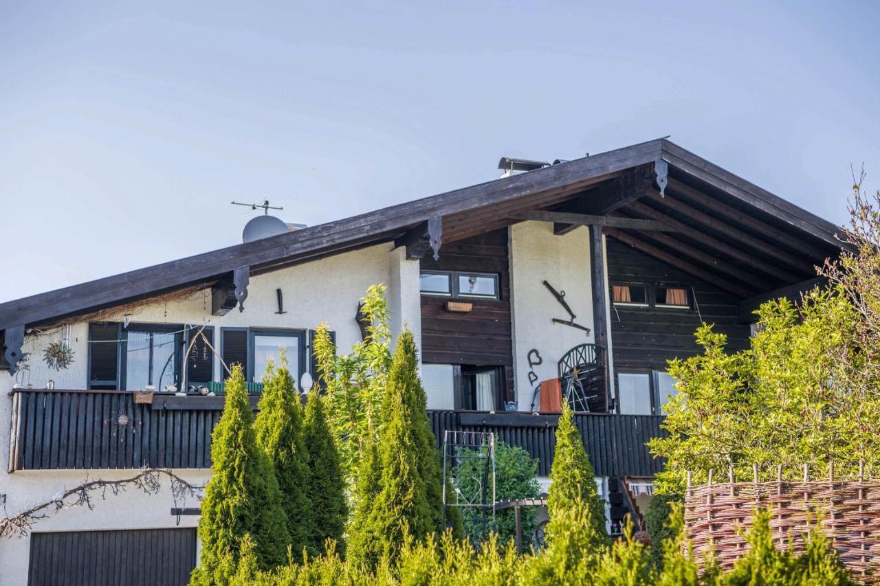 Zwischen Chiemsee Und Bergen Ug Bernau am Chiemsee Buitenkant foto